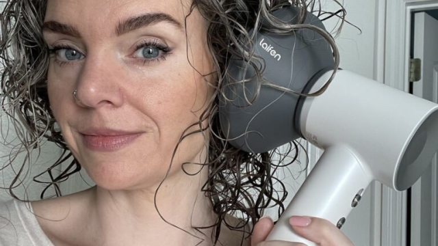 The way to Operate the Lifeng Hair Dryer As a Expert